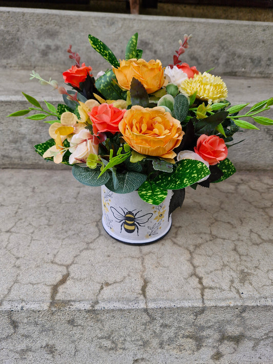 Meadow Inn Stone - Bee Pot