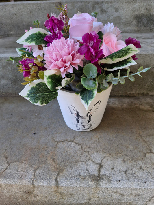Meadow Inn Stone - Rabbit Pot