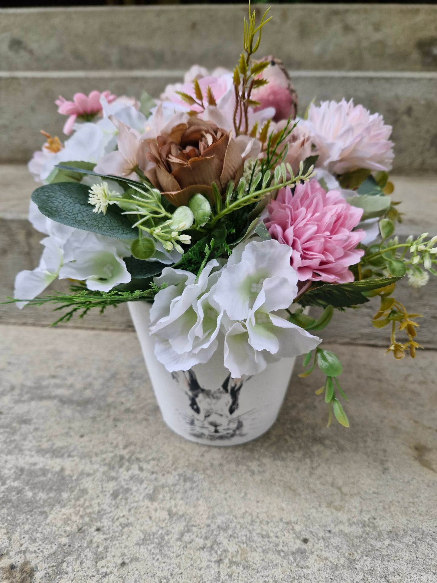 Meadow Inn Stone - Rabbit Pot - Lily Jacksons 